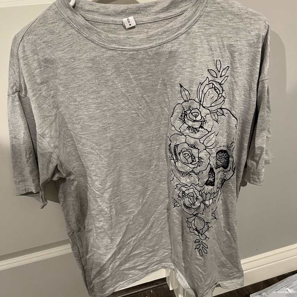 Gray T-Shirt with Skull and Floral Design